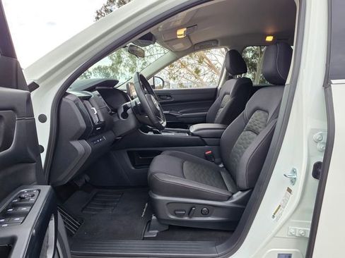 Used 2025 Nissan Pathfinder SV FWD image 13