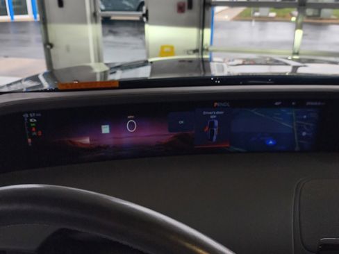 Used 2024 Lincoln Nautilus Reserve w/ Equipment Group 202A image 17