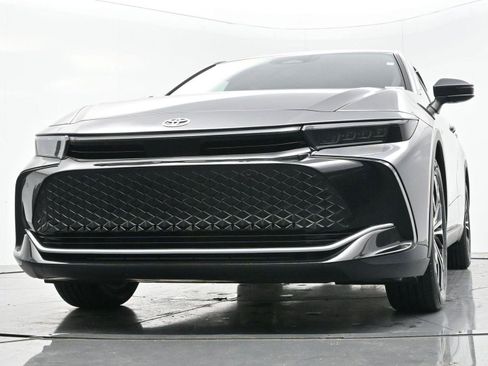 Used 2023 Toyota Crown Limited image 49