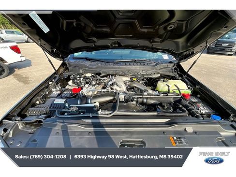 New 2026 Ford F250 XLT w/ XLT Premium Package AWD/4WD image 6