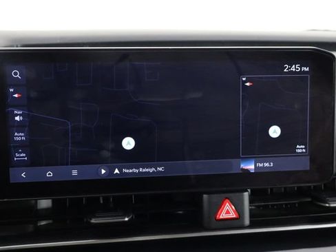 Used 2025 Kia Carnival FWD image 35