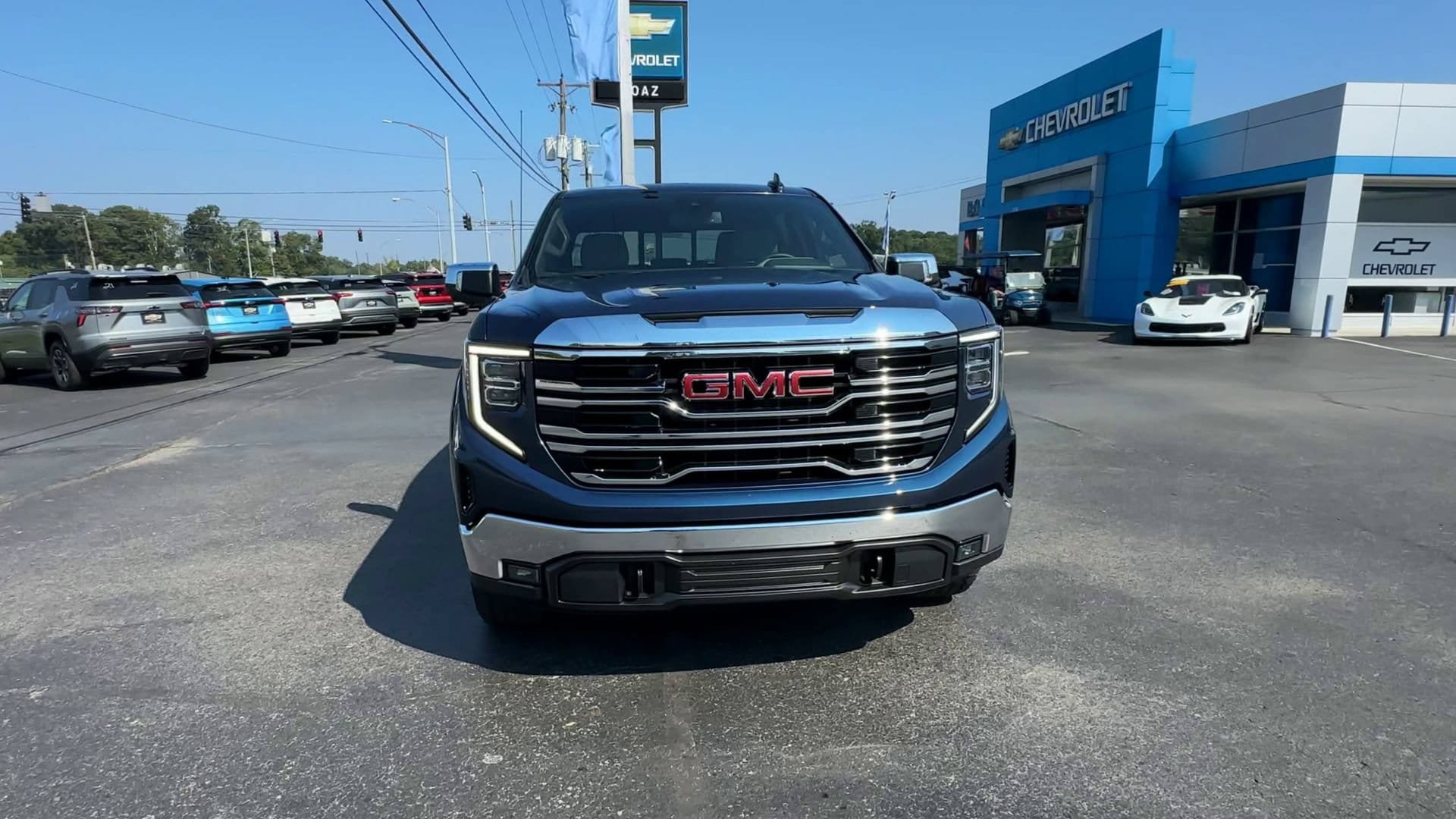 Certified 2023 GMC Sierra 1500 SLT w/ SLT Premium Package AWD/4WD image 3