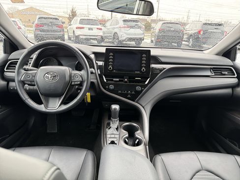 Used 2022 Toyota Camry SE image 12