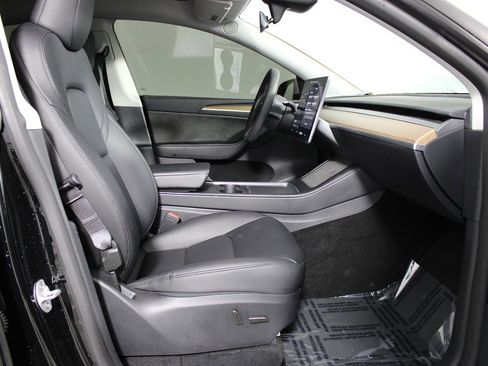 Used 2024 Tesla Model Y Long Range image 15