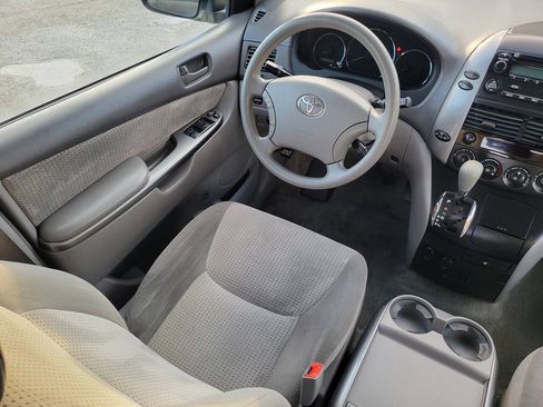Used 2008 Toyota Sienna LE FWD image 23