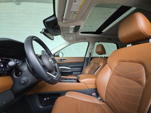 Used 2022 Nissan Pathfinder Platinum w/ Cargo Package FWD image 7
