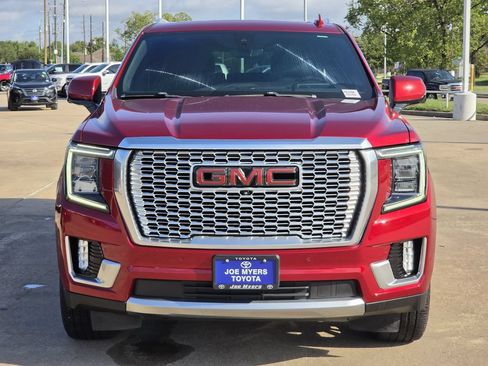Used 2021 GMC Yukon XL Denali w/ Denali Premium Package AWD/4WD image 3