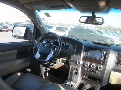 Used 2015 Toyota Sequoia SR5 image 22