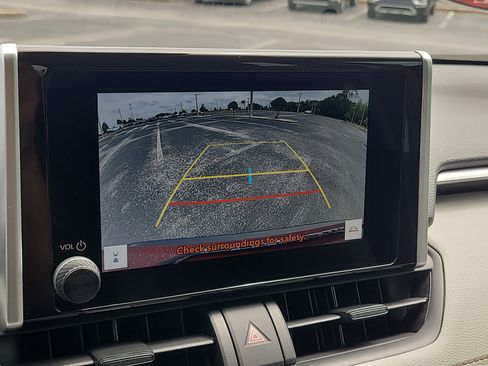 Used 2025 Toyota RAV4 XLE FWD image 24