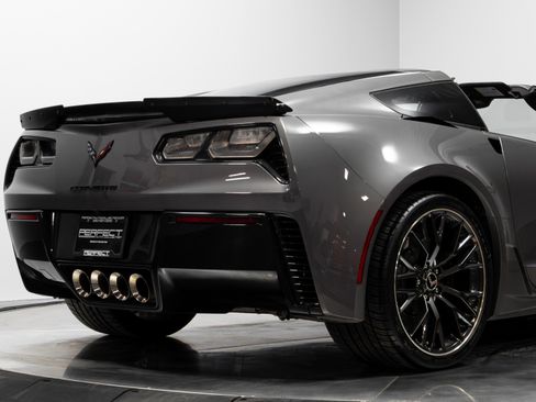 Used 2015 Chevrolet Corvette Z06 w/ 3LZ Preferred Equipment Group image 16