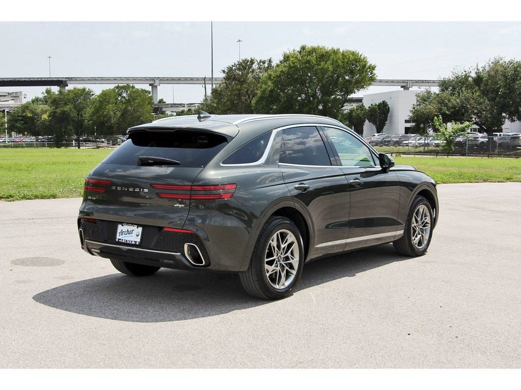 Used 2025 Genesis GV70 2.5T AWD/4WD image 3