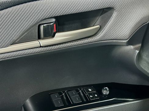 Used 2025 Toyota Camry SE w/ Convenience Package FWD image 15