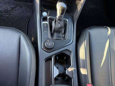 Certified 2024 Volkswagen Tiguan SE w/ Panoramic Sunroof Package image 21