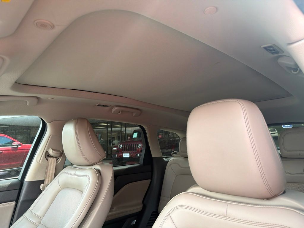Used 2022 Lincoln Corsair Reserve w/ Luxury Package AWD/4WD image 21