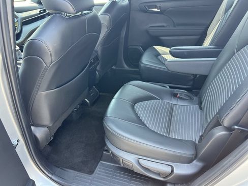 Used 2024 Toyota Highlander XSE FWD image 32