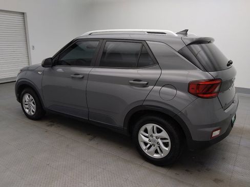 Used 2020 Hyundai Venue SEL w/ Convenience Package FWD image 3