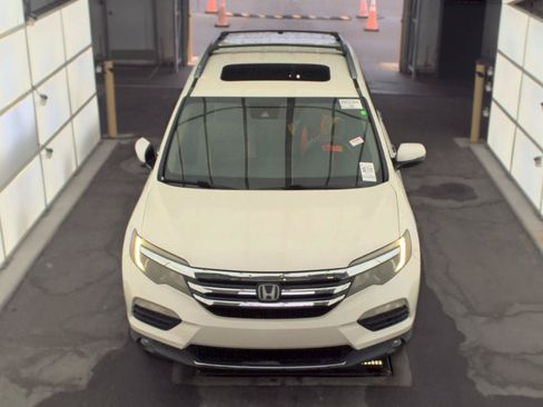 Used 2017 Honda Pilot Touring image 2