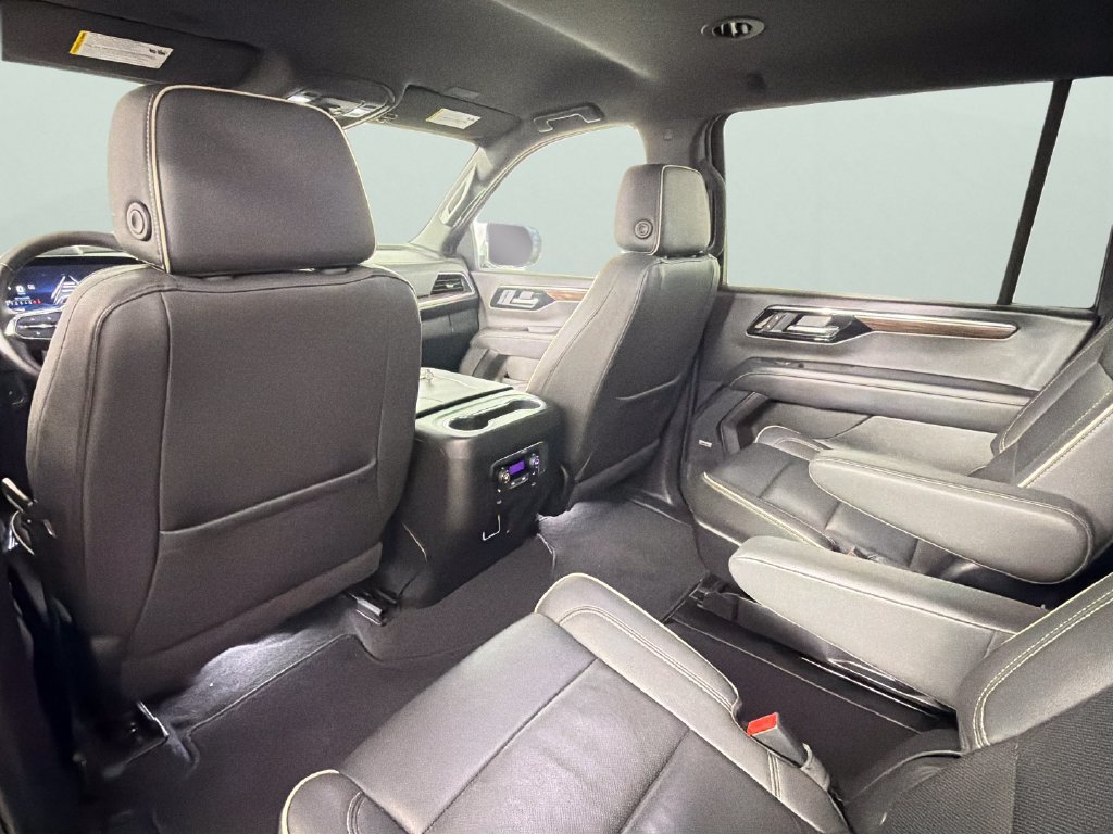 Used 2025 Chevrolet Suburban Premier RWD image 27