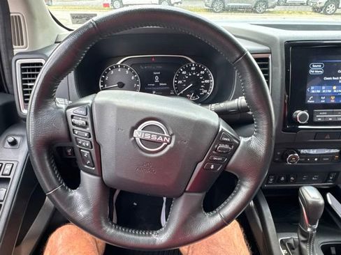 Used 2023 Nissan Frontier SV w/ Technology Package AWD/4WD image 17
