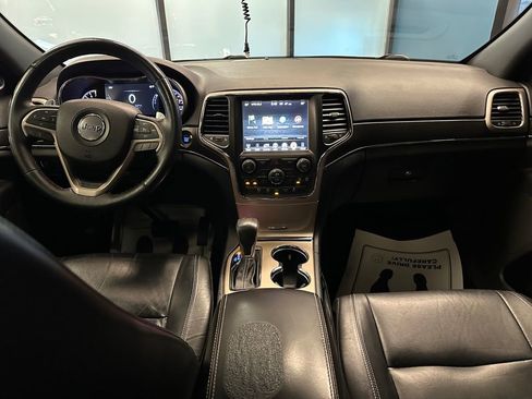 Used 2017 Jeep Grand Cherokee Limited AWD/4WD image 9