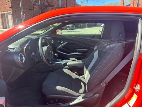 Used 2019 Chevrolet Camaro LT w/ Technology Package RWD image 10
