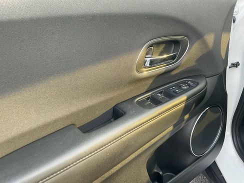 Used 2022 Honda HR-V EX image 10