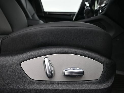 Certified 2026 Porsche Macan AWD/4WD image 15