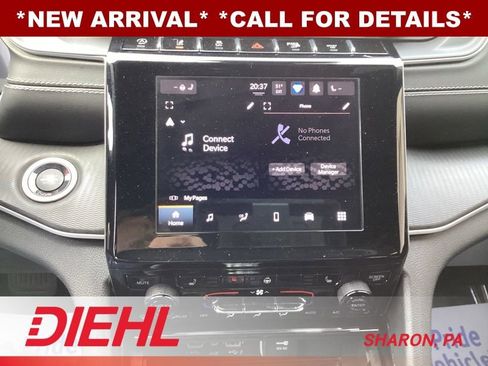 Used 2023 Jeep Grand Cherokee Limited w/ Luxury Tech Group II AWD/4WD image 17