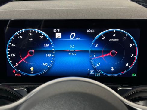 Used 2022 Mercedes-Benz GLB 250 4MATIC image 11