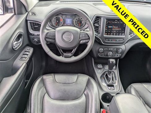 Used 2023 Jeep Cherokee Altitude Lux image 18