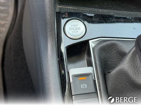 Used 2023 Volkswagen Taos SE w/ Panoramic Sunroof Package image 34