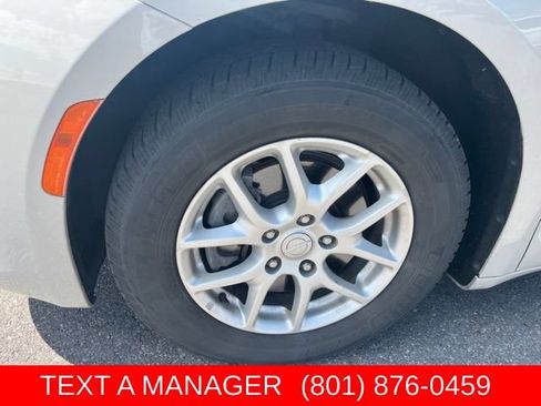 Used 2017 Chrysler Pacifica Touring FWD image 8