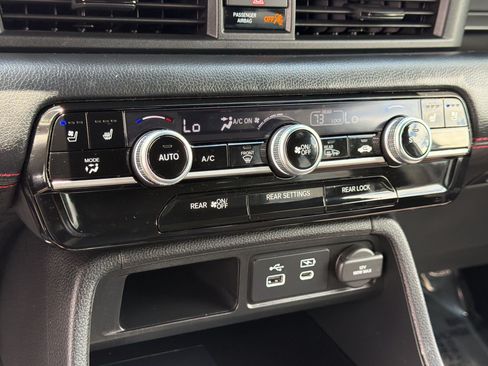 Used 2025 Honda Pilot Black Edition image 18