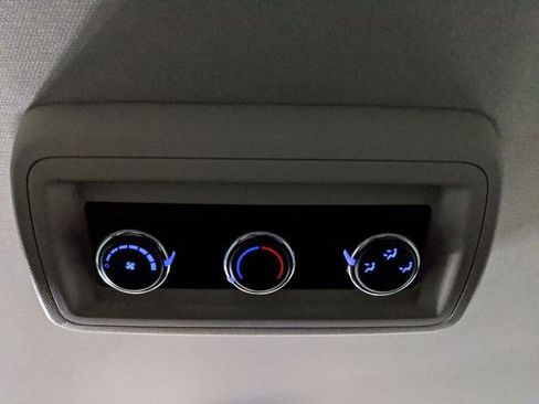 Used 2018 Dodge Grand Caravan SE w/ UConnect Hands-Free Group image 19