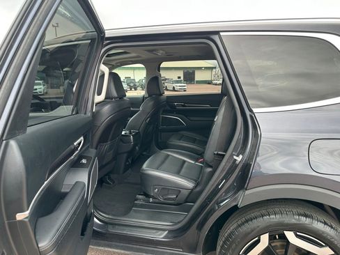 Used 2025 Kia Telluride S image 20