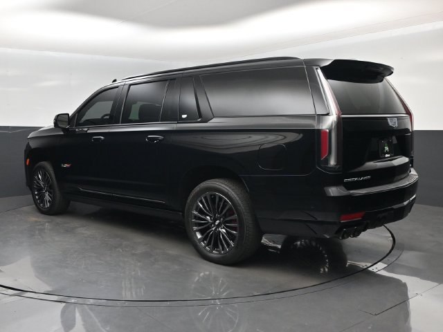 Used 2024 Cadillac Escalade ESV V w/ Heavy-Duty Trailer Package AWD/4WD image 4