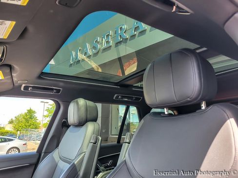 Used 2023 Land Rover Range Rover SE image 7
