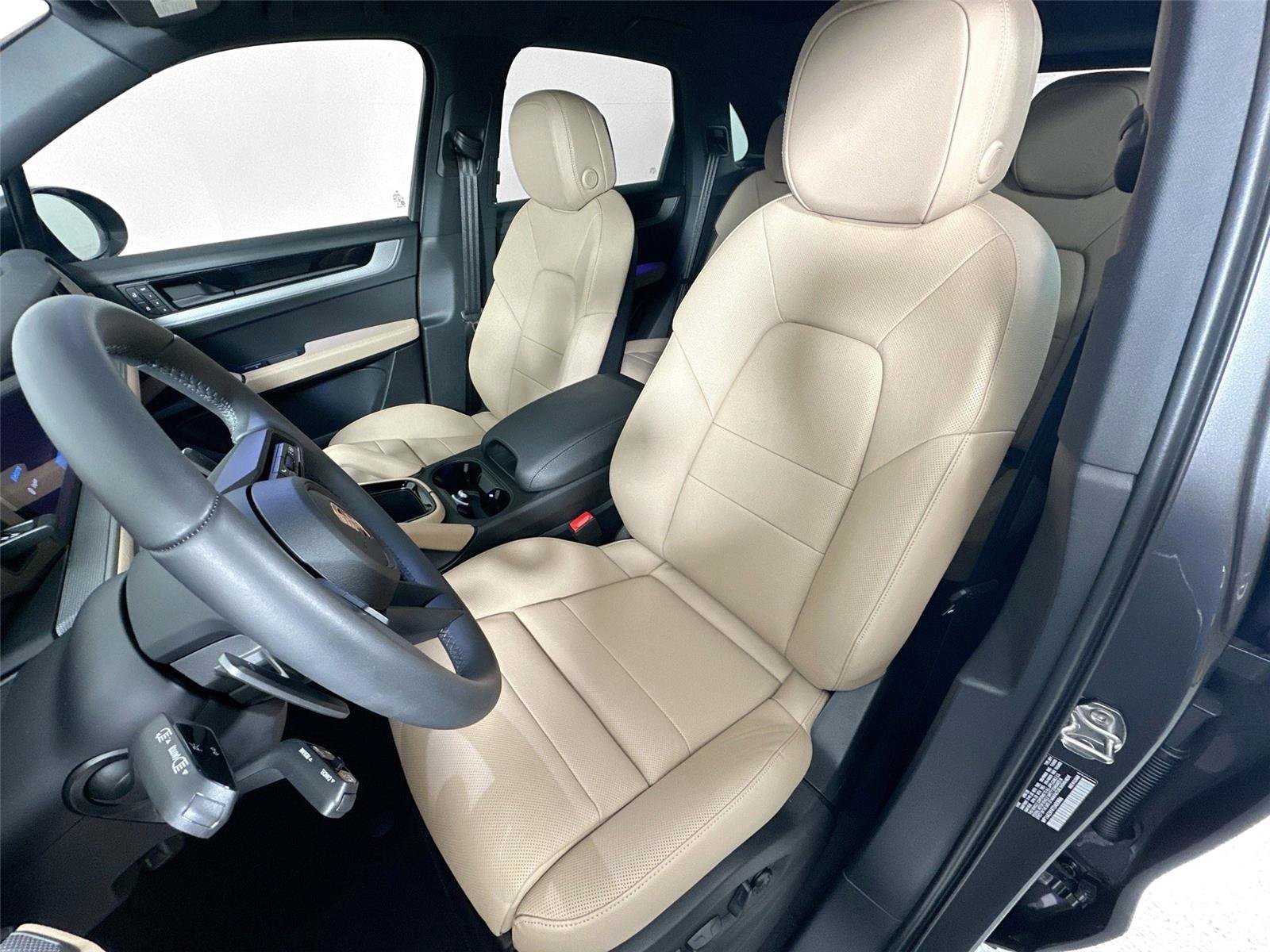 Certified 2026 Porsche Cayenne AWD/4WD image 5