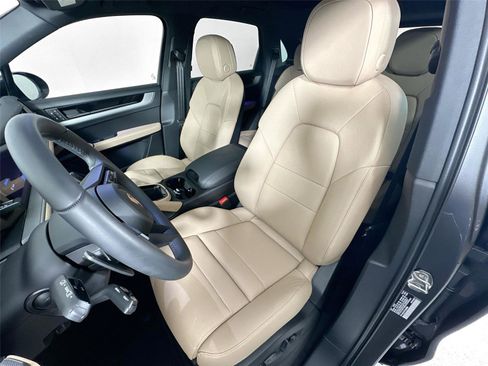 Certified 2026 Porsche Cayenne AWD/4WD image 5