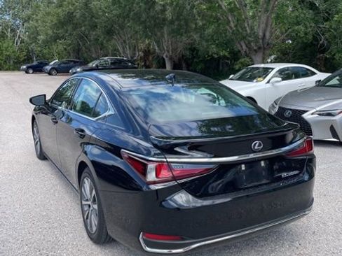 Used 2020 Lexus ES 300h w/ Premium Package image 2