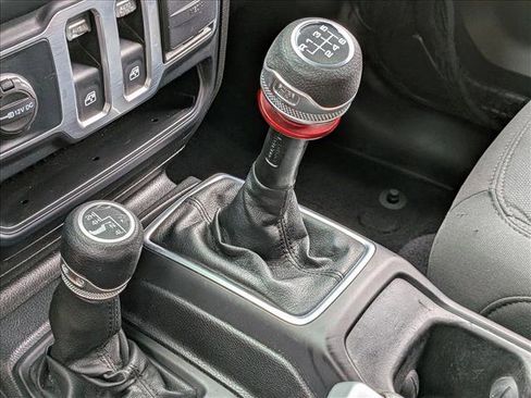 Used 2019 Jeep Wrangler Sport AWD/4WD image 12