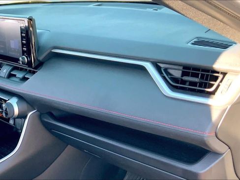 Used 2022 Toyota RAV4 SE w/ Weather & Moonroof Package image 19