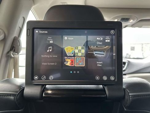 Used 2020 Chrysler Pacifica Limited image 31