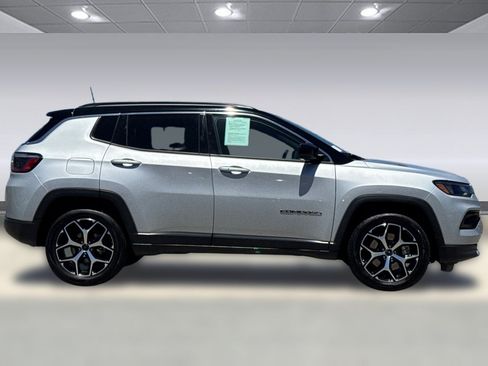Used 2025 Jeep Compass Limited AWD/4WD image 8