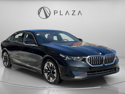 Certified 2025 BMW 530i xDrive w/ Premium Package image 7