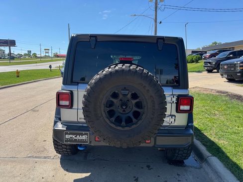 Used 2018 Jeep Wrangler Unlimited Rubicon AWD/4WD image 4