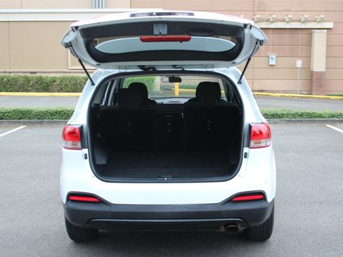 Used 2018 Kia Sorento FWD image 25