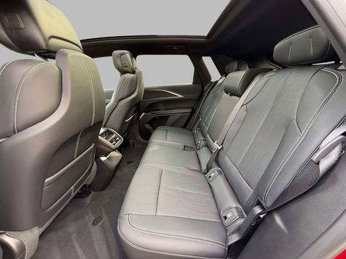 Used 2024 Cadillac Lyriq Sport image 19