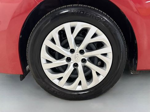 Used 2017 Toyota Corolla LE image 34