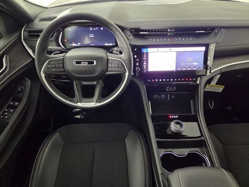 New 2026 Jeep Grand Cherokee Altitude image 11